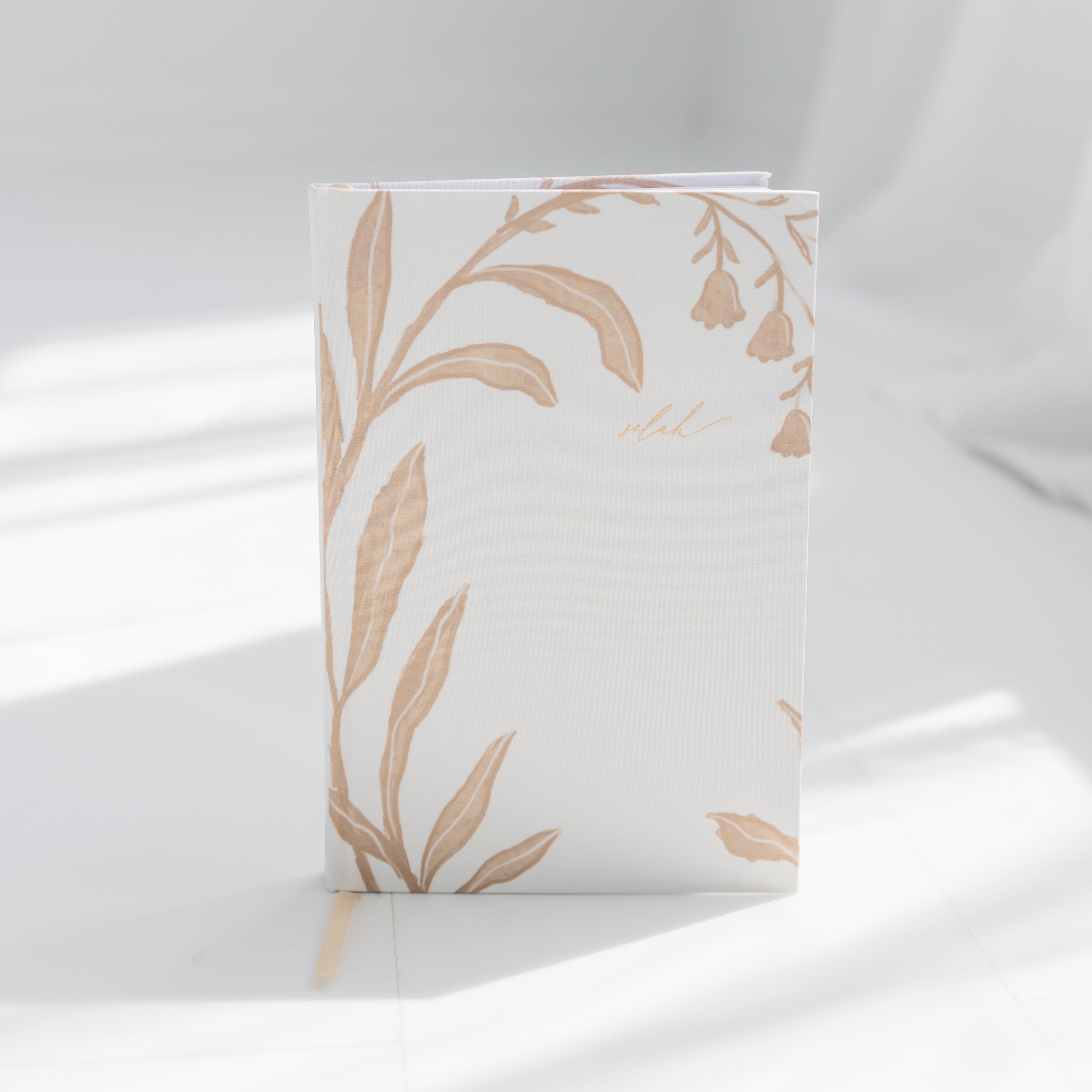 The Everly Notebook: Dot Grid