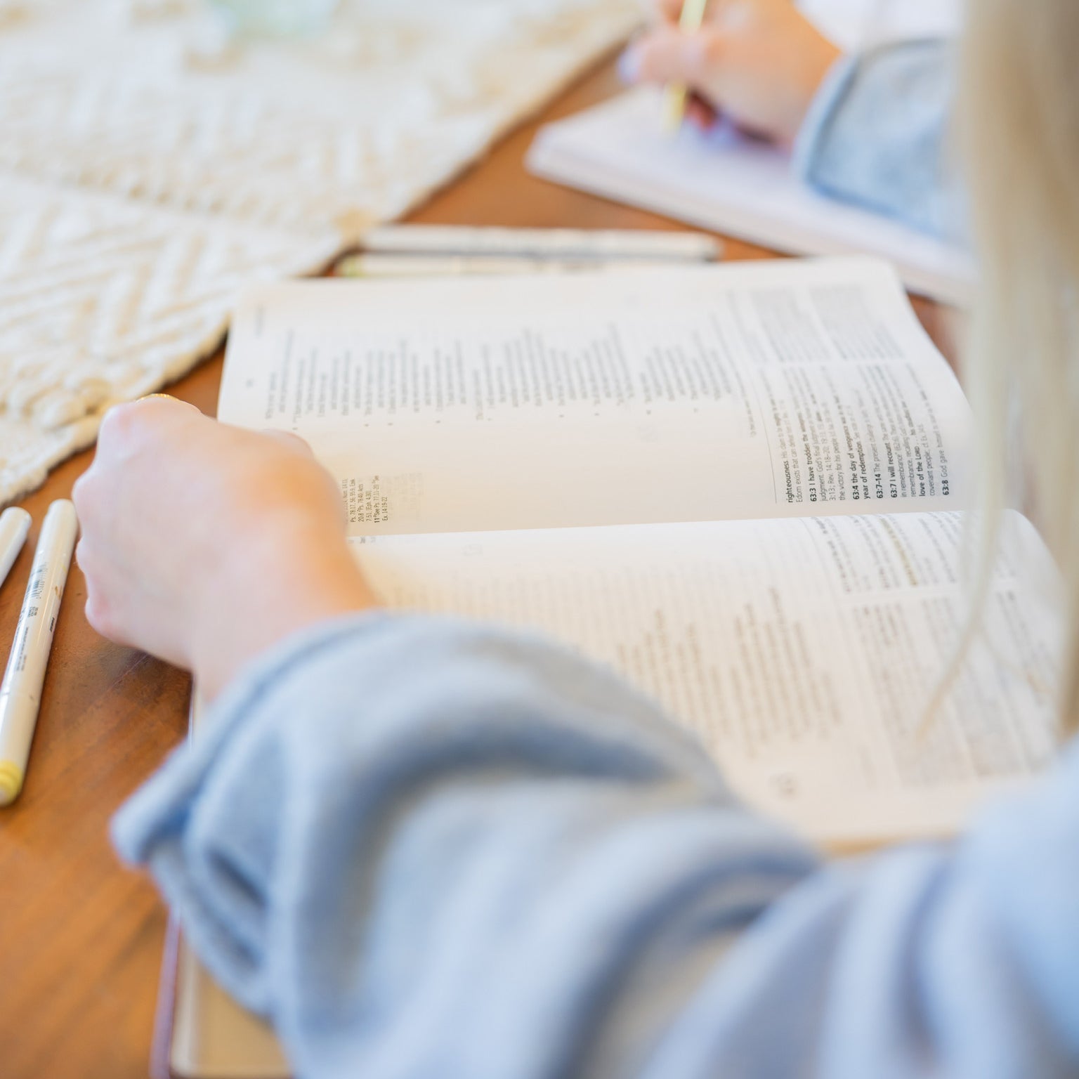 ESV Study Bible: Aurora Theme